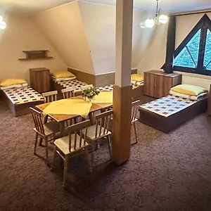 Miedzynarodowe Schronisko Mlodziezowe Ptsm Szarotka Hostel